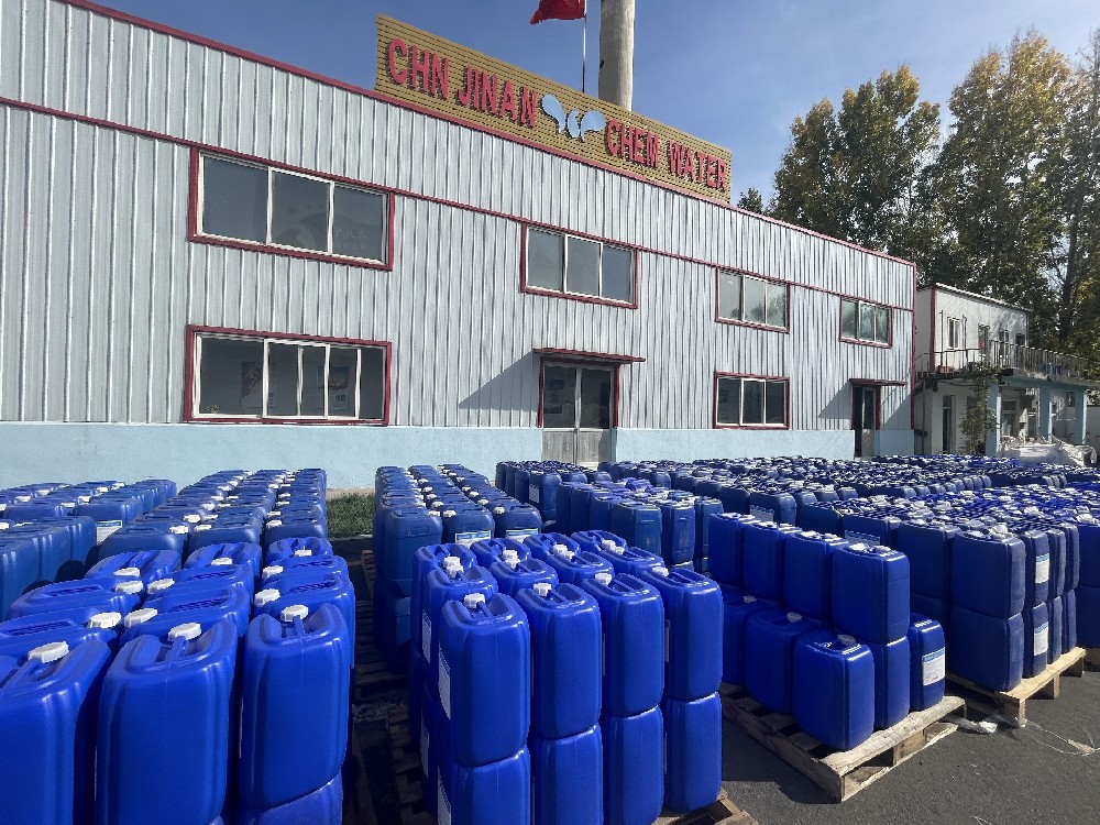 供熱采暖季來(lái)臨，40噸熱網(wǎng)阻垢劑發(fā)貨！